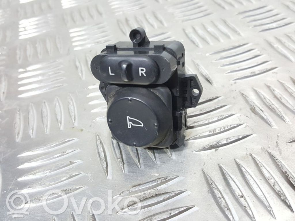 Wing mirror switch   E010,NH167L,2655T