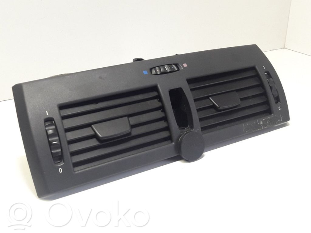 BMW X3 E83 Rejilla de ventilación central del panel 