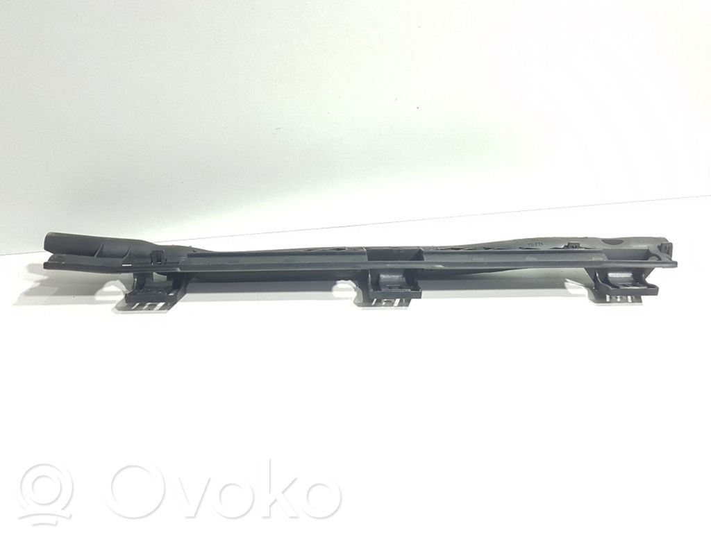 BMW 1 E81 E87 Другая деталь отсека двигателя 