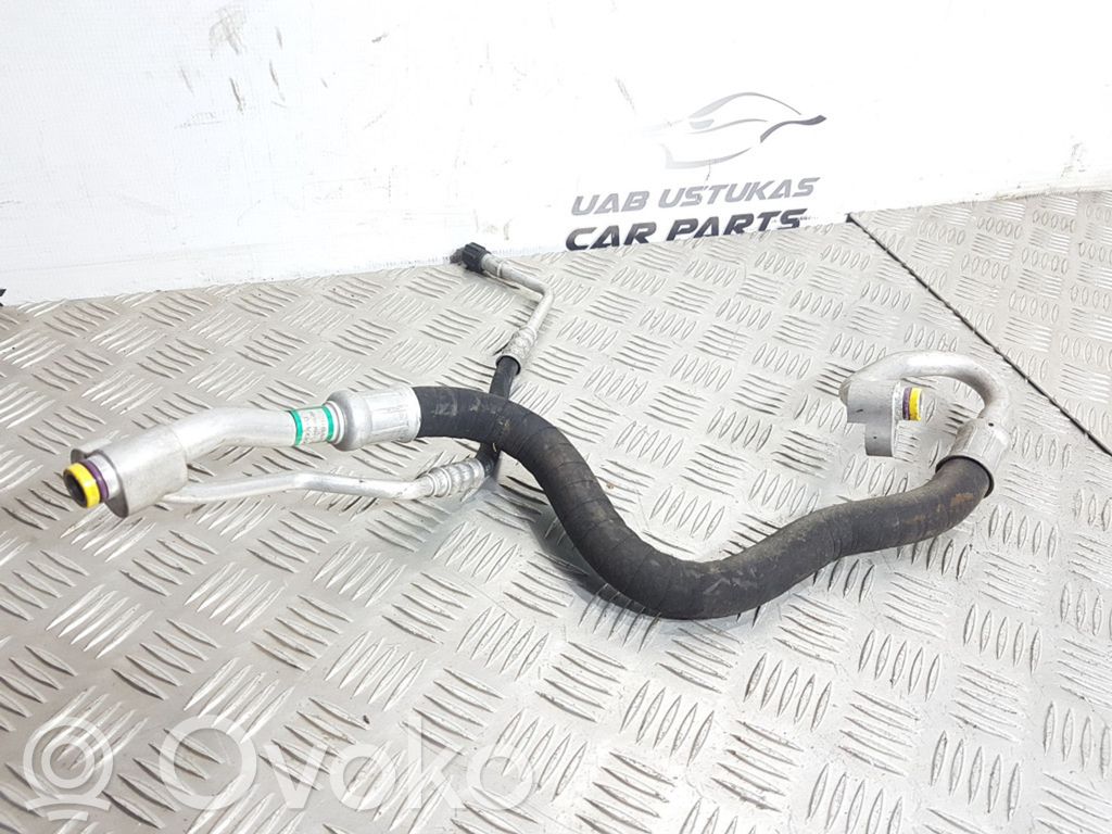 BMW 1 E81 E87 Ilmastointilaitteen putki (A/C) 