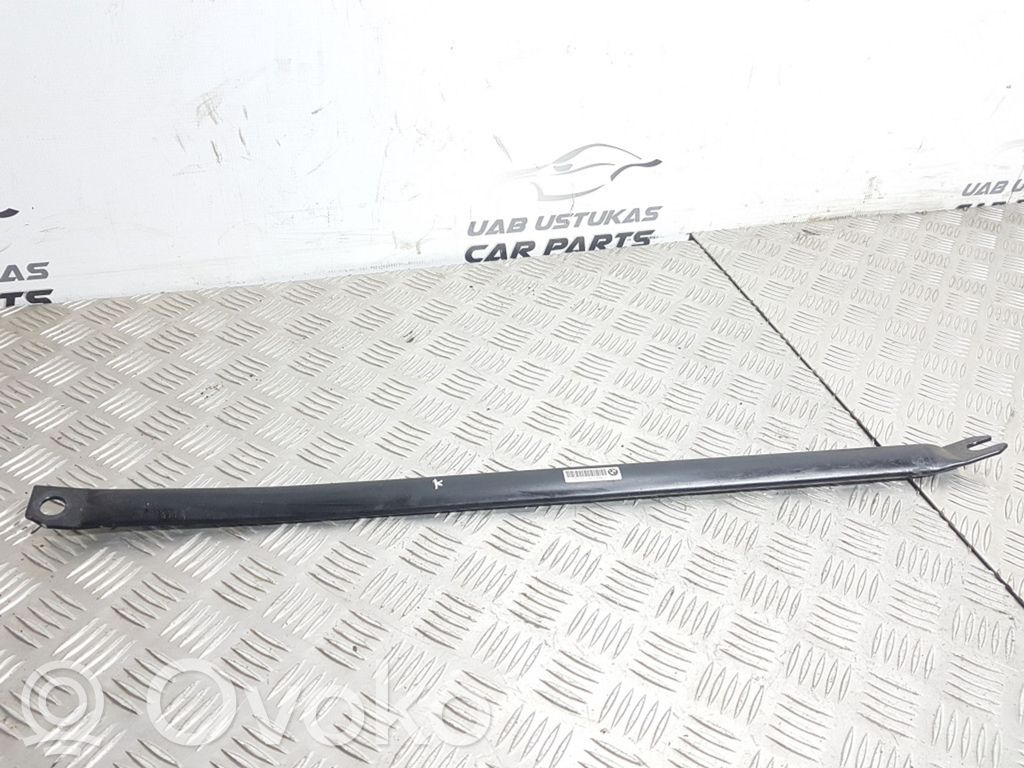 BMW 1 E81 E87 Otros repuestos del compartimento del motor 