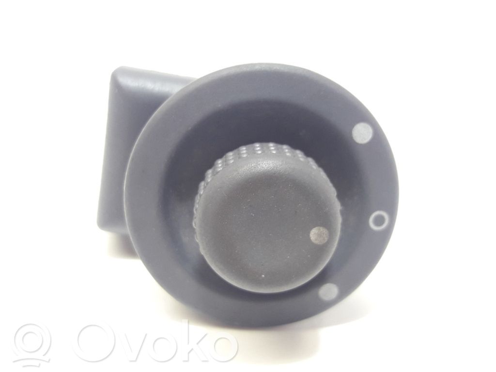 Renault Clio II Wing mirror switch 