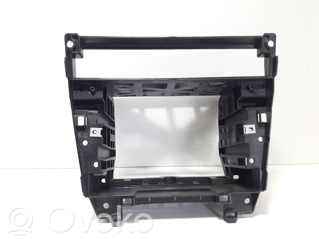 BMW 5 E60 E61 Moldura de la unidad delantera de radio/GPS 