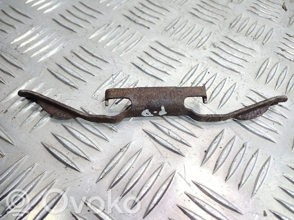 Front brake pad spring