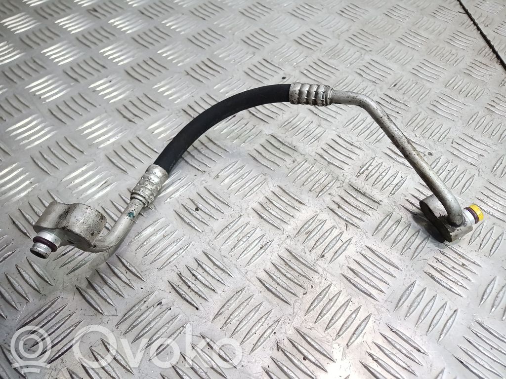 BMW 3 E46 Ilmastointilaitteen putki (A/C) 