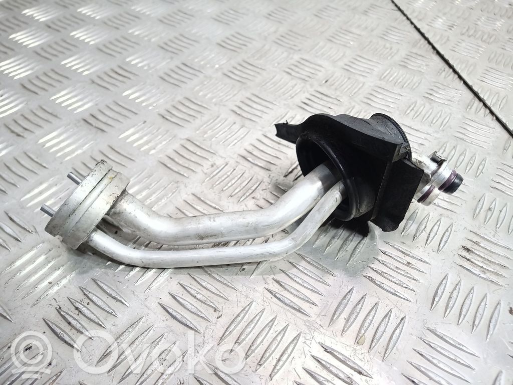 BMW 3 E46 Ilmastointilaitteen putki (A/C) 