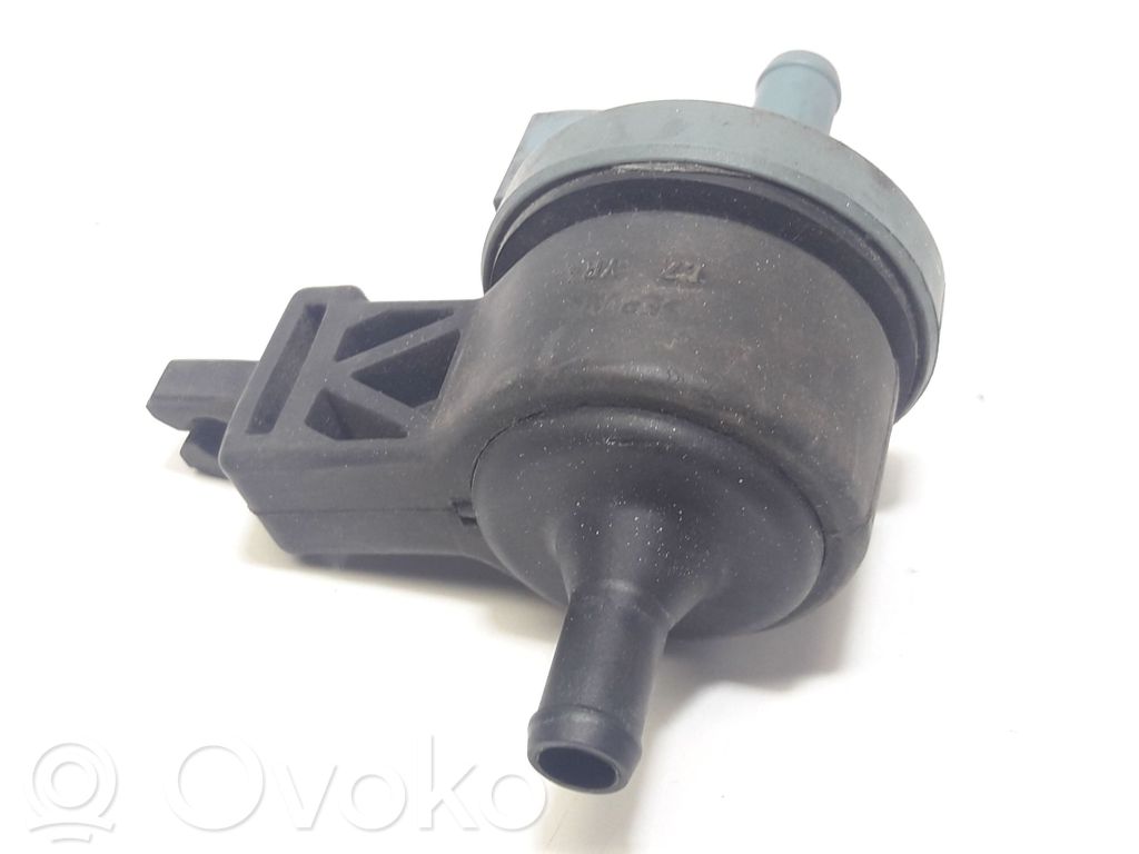 Volkswagen Polo III 6N 6N2 6NF Valve vacuum 