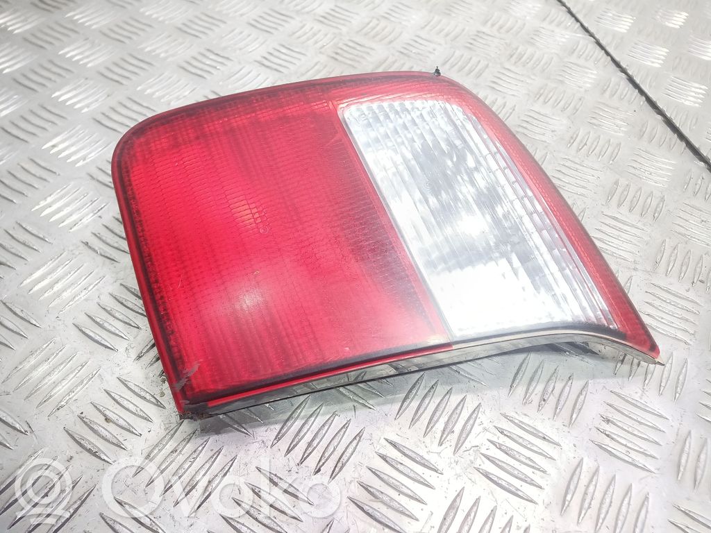 Lampy tylnej klapy bagażnika   0539