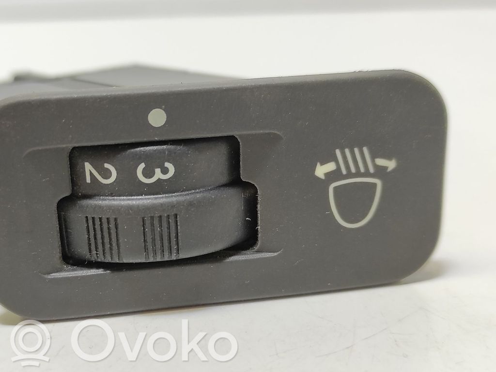 Peugeot 206 Headlight level height control switch 