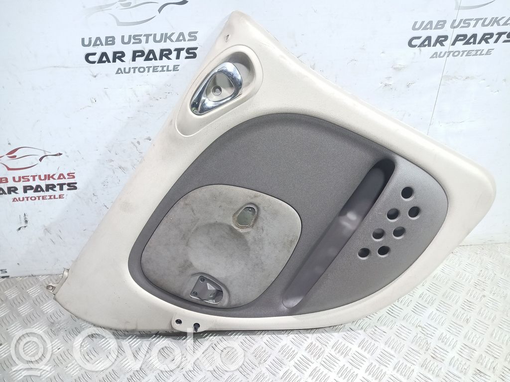 Chrysler PT Cruiser Moldura del tarjetero de la puerta trasera 