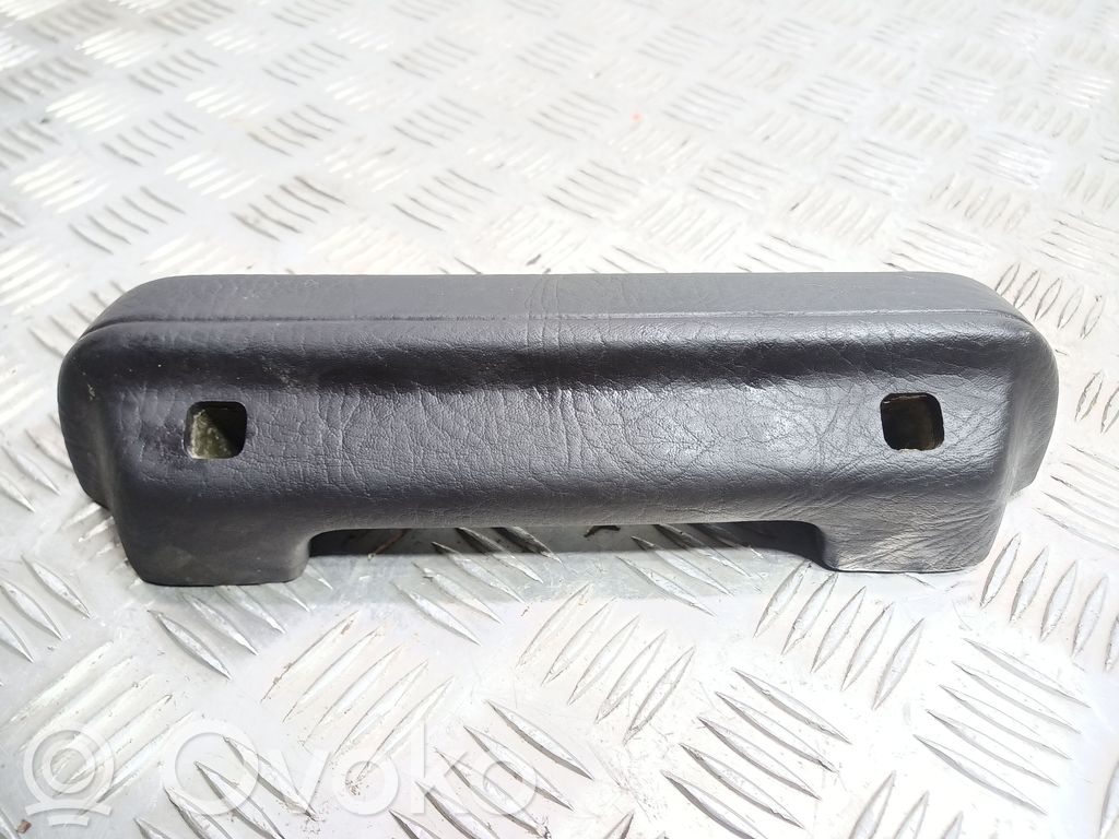 Manecilla interna puerta trasera   811867173