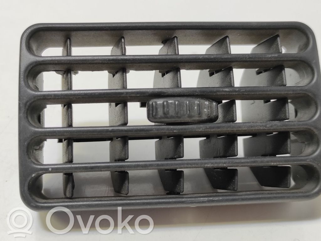 Grille d'aération centrale