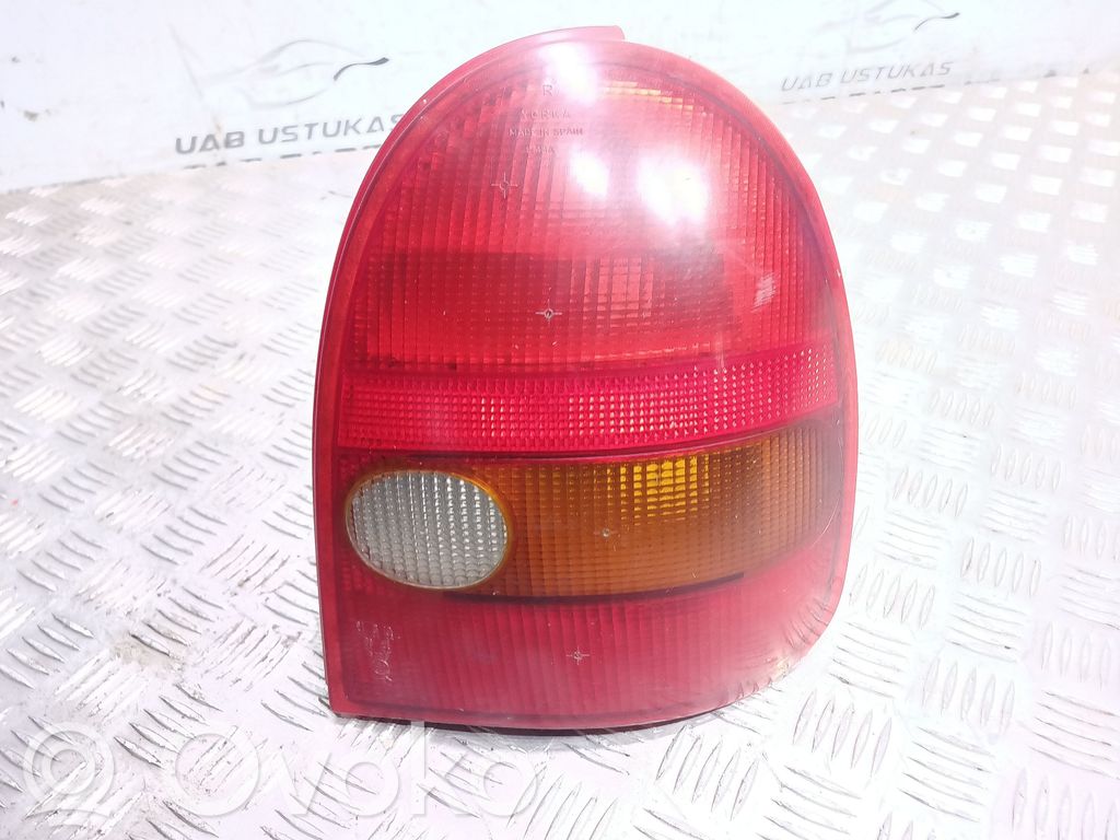 Opel Corsa B Aizmugurējais lukturis virsbūvē 