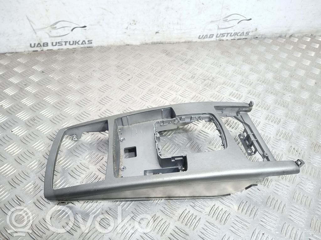 Audi A6 S6 C6 4F Pavarų perjungimo svirties apdaila (plastikinė) 