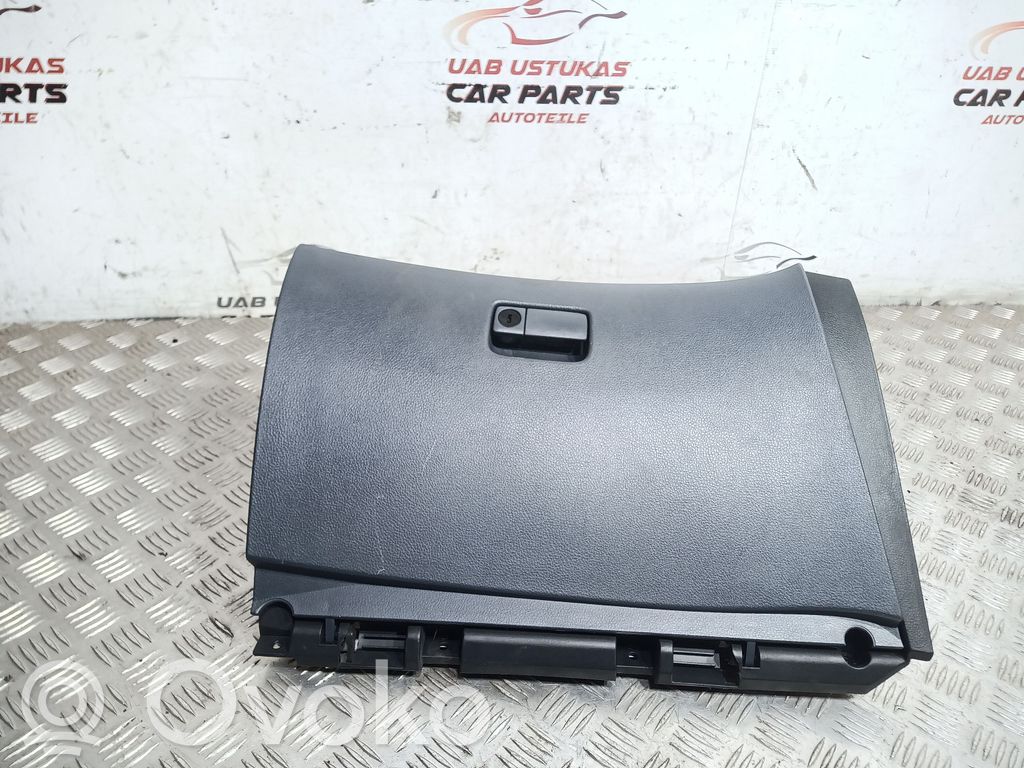 Nissan Primera Juego guantera 
