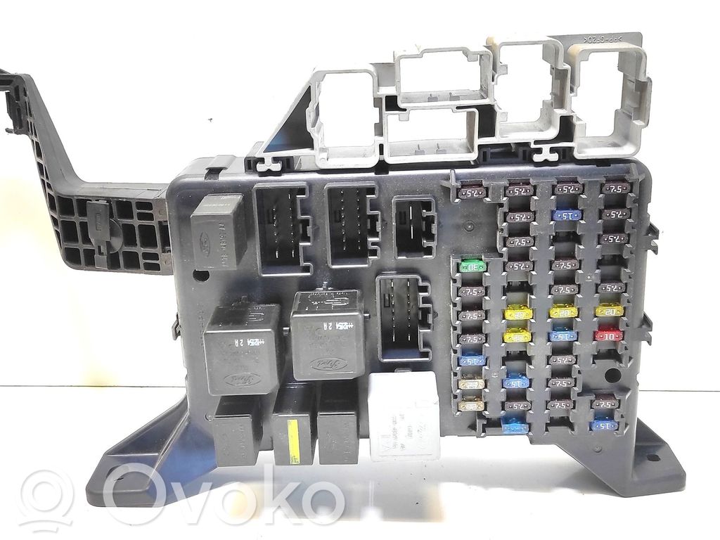 Ford Mondeo Mk III Fuse module 