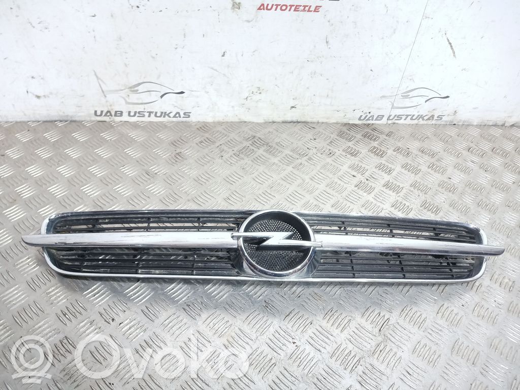 Opel Vectra C Etupuskurin ylempi jäähdytinsäleikkö 