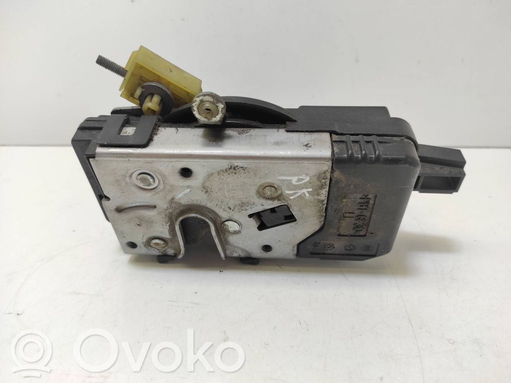 Opel Vectra C Priekšpusē slēdzene 