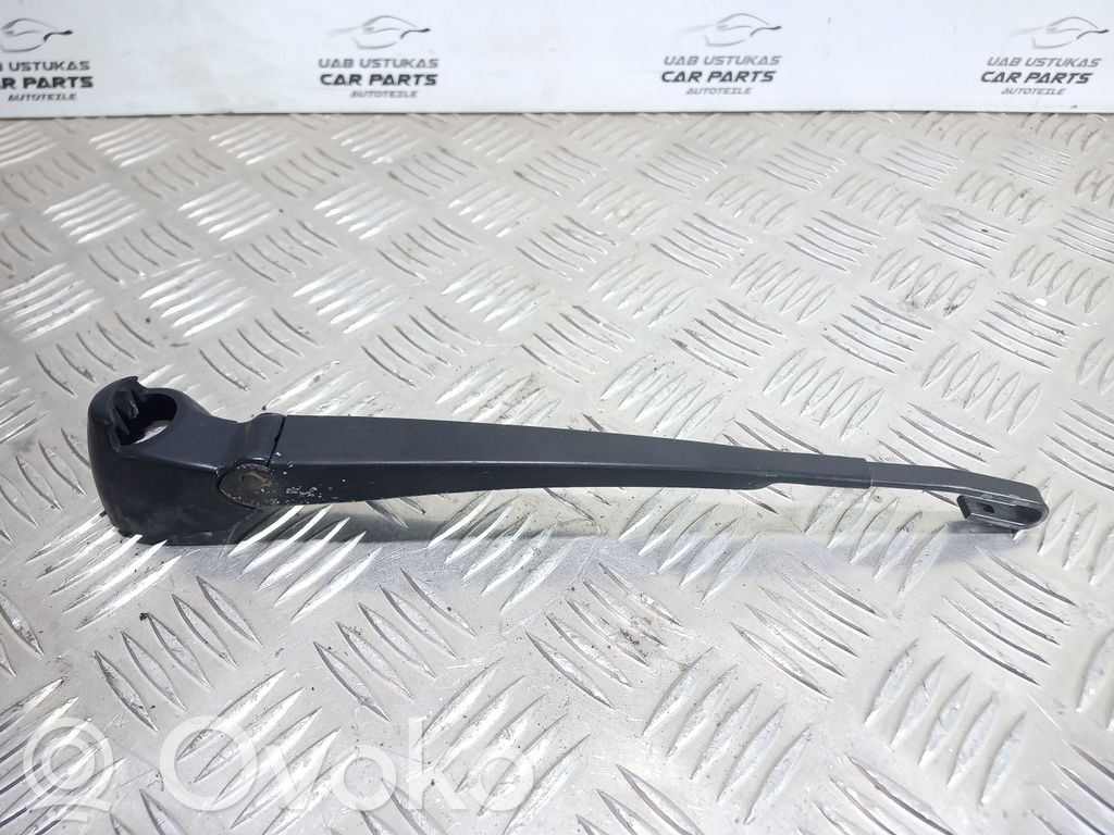 Volkswagen Golf IV Brazo del limpiaparabrisas trasero 