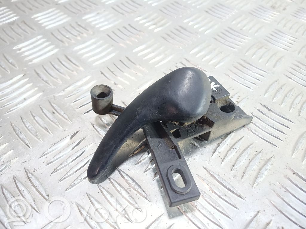 Manecilla interna puerta delantera   7M0837019A