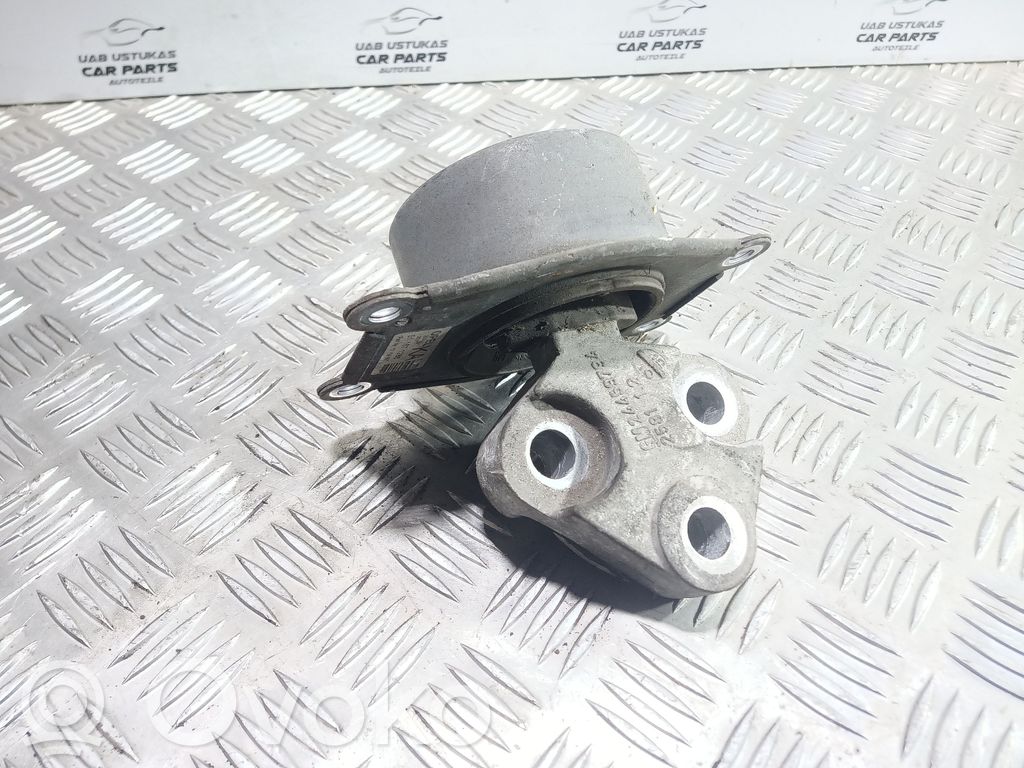 Opel Meriva B Engine mount bracket 
