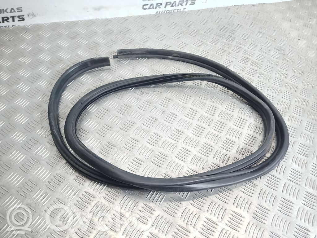 BMW 1 E81 E87 Gumowa uszczelka drzwi tylnych / na karoserii 