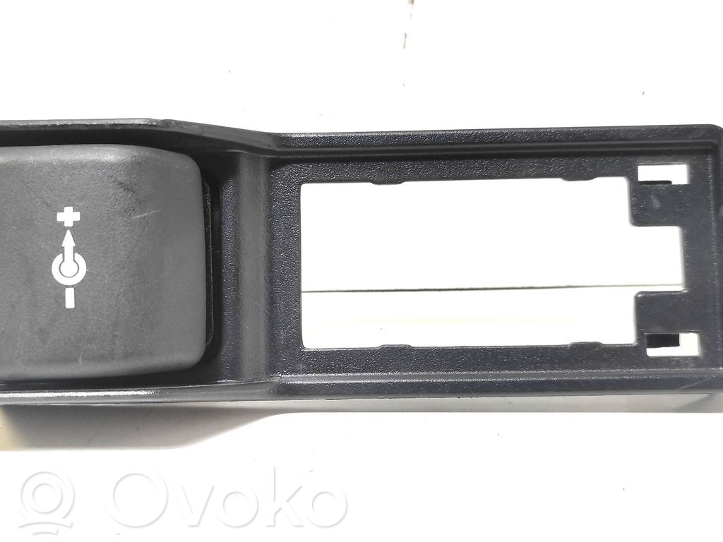 BMW 1 E81 E87 12 V Socket (rear) 