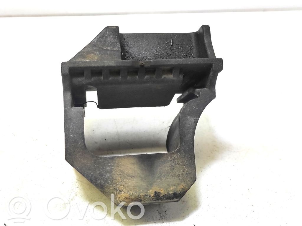 BMW 1 E81 E87 Radiator mount bracket 