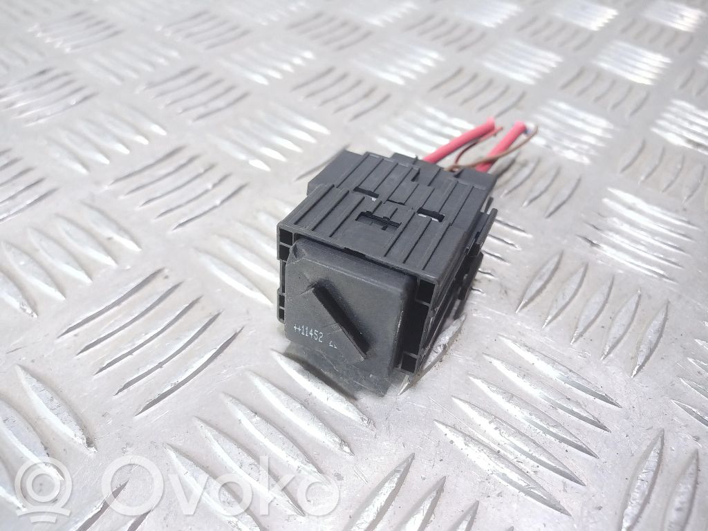 BMW 1 E82 E88 Other relay 