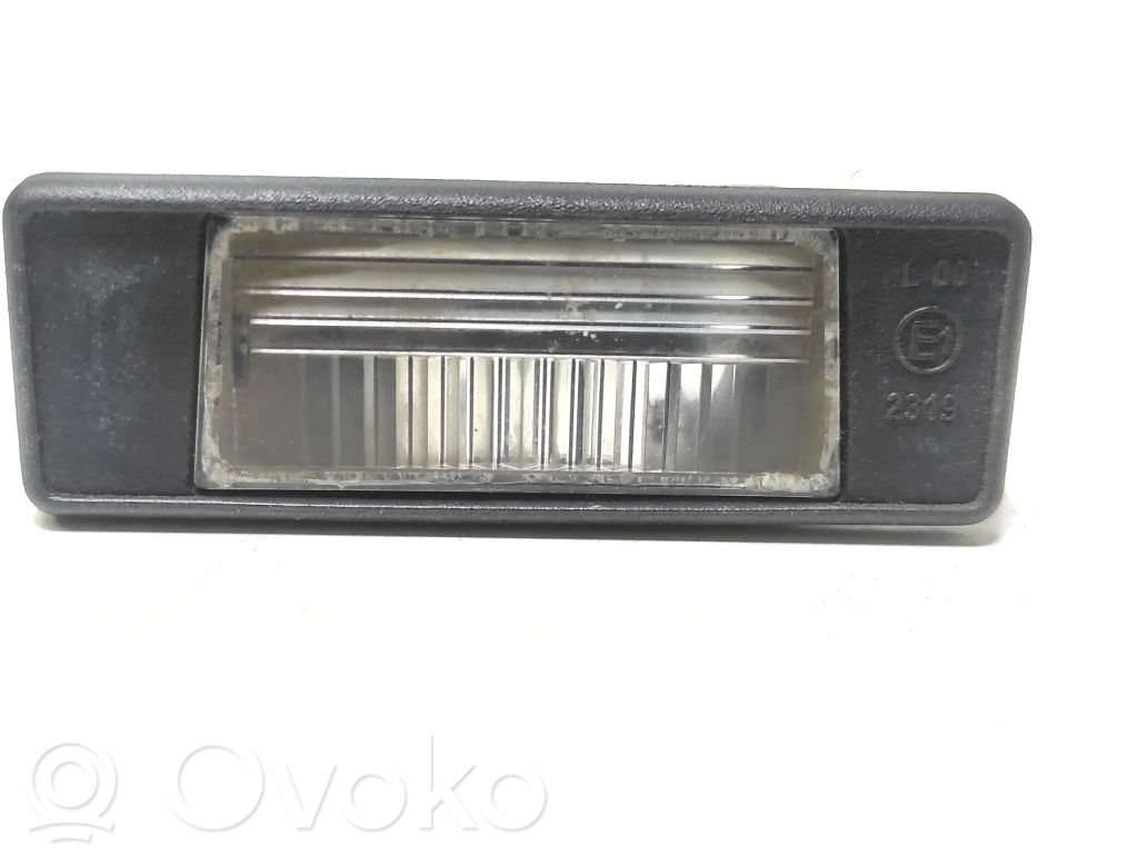 Nissan Qashqai+2 Lampa oświetlenia tylnej tablicy rejestracyjnej 
