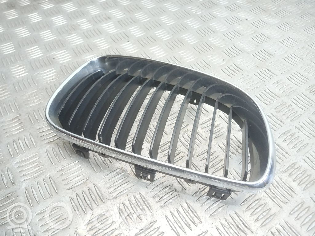 BMW 1 E82 E88 Front bumper upper radiator grill 