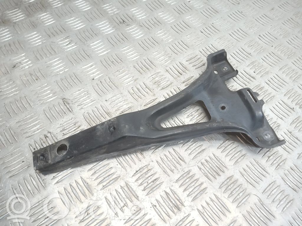 Volkswagen Golf IV Cita veida dzinēja nodalījuma detaļa 