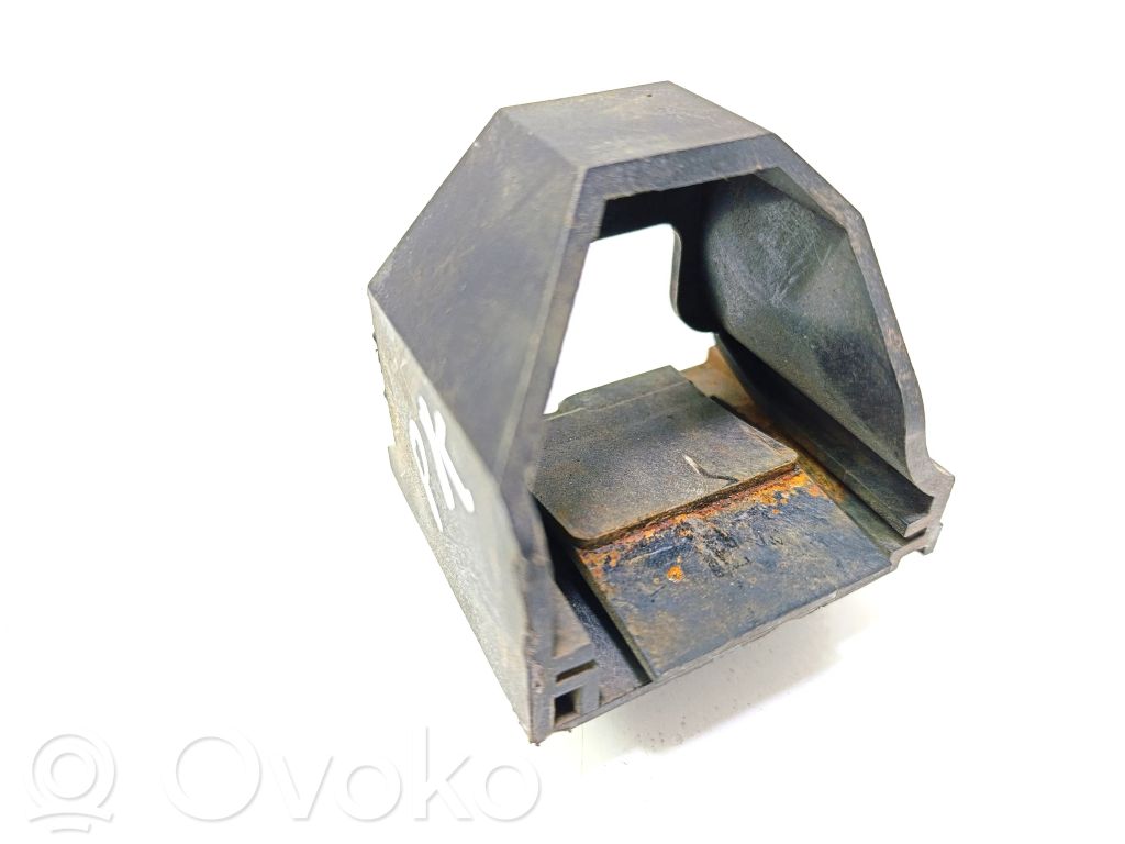 BMW 1 E81 E87 Radiator mount bracket 