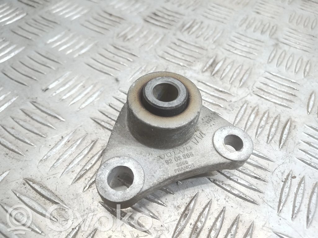 Volvo S80 Engine mounting bracket 