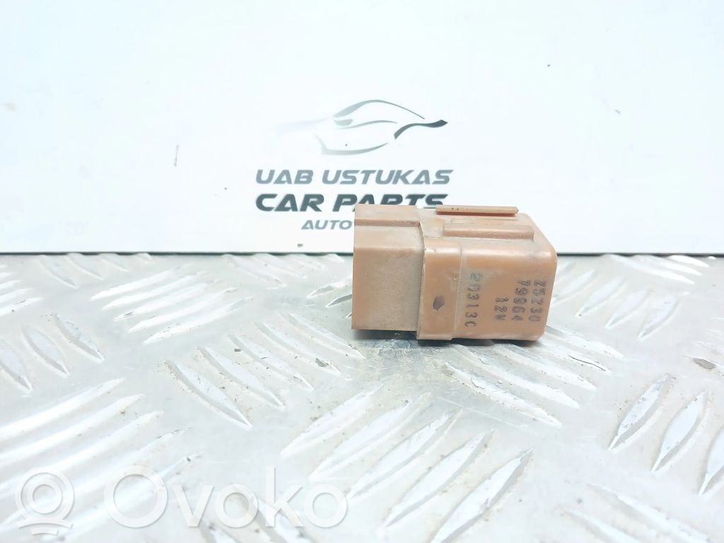 Nissan Almera Tino Muu rele 