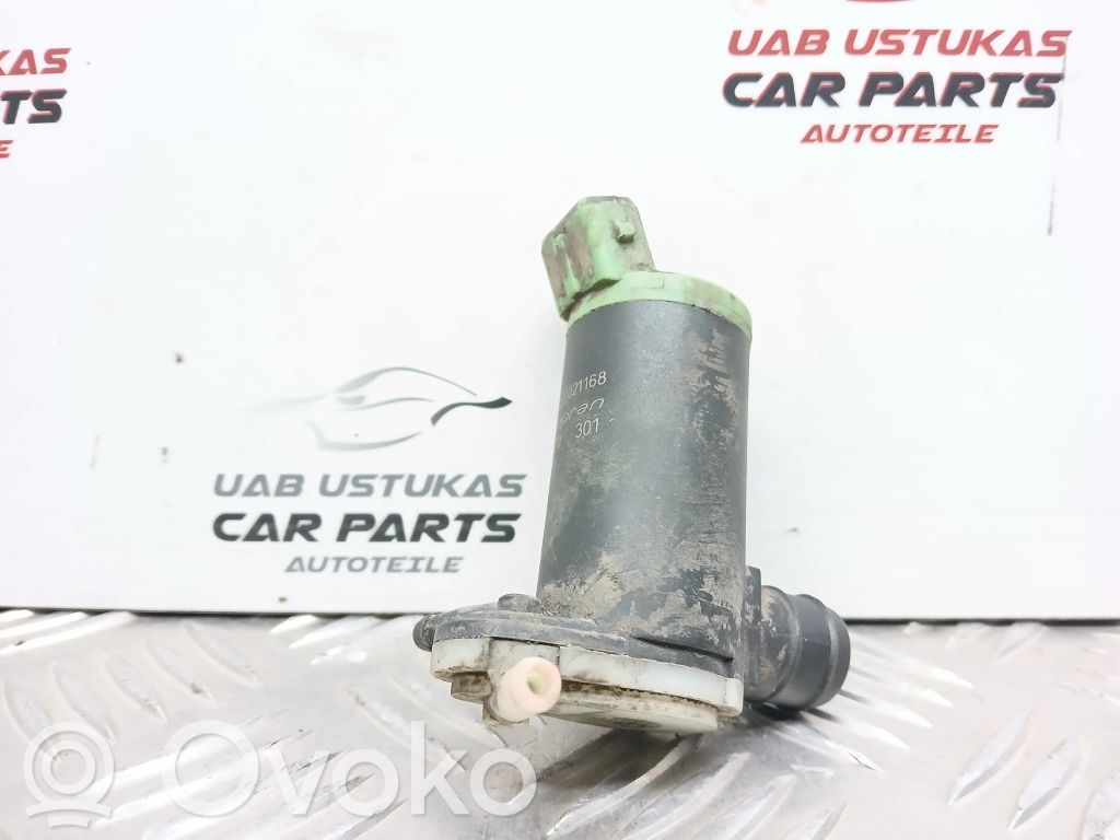 Volvo S40, V40 Windscreen/windshield washer pump 
