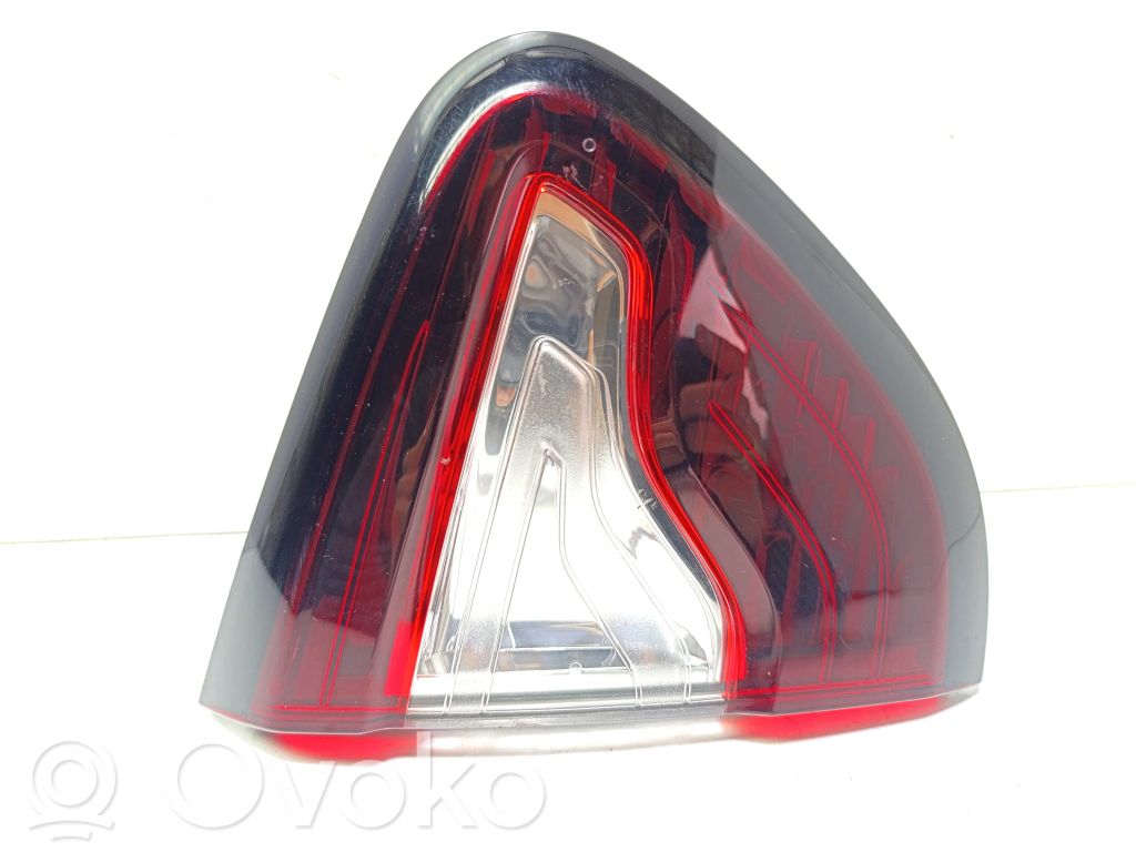 Renault Captur Tailgate rear/tail lights 