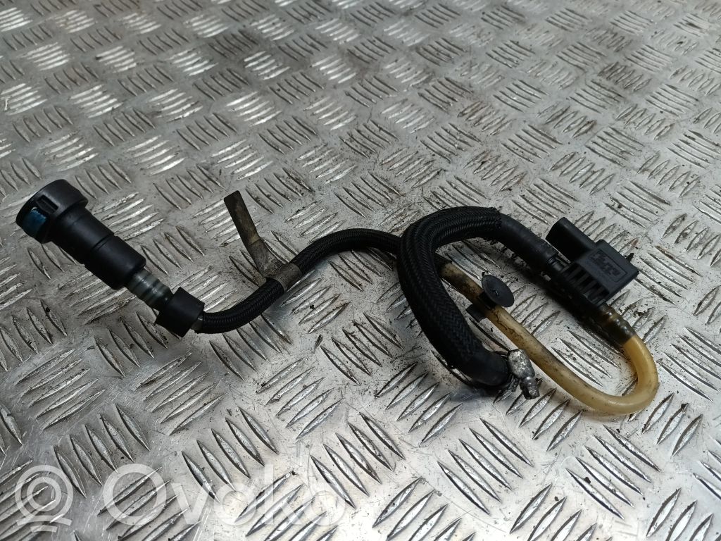 BMW 1 E81 E87 Fuel line pipe 