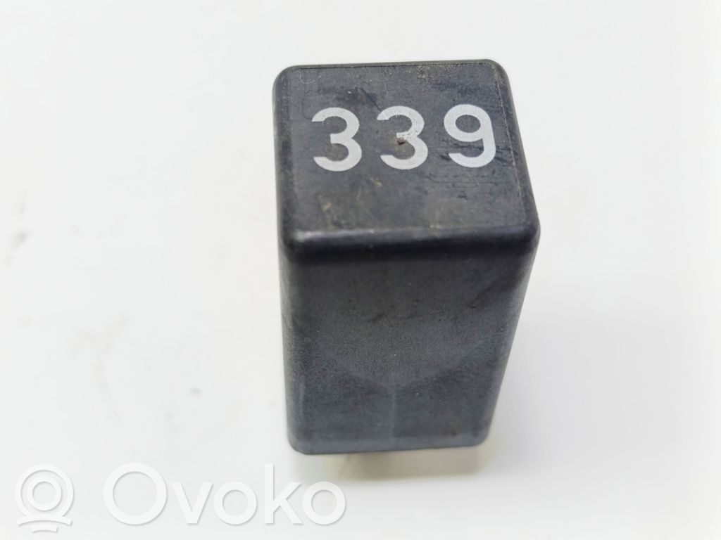 Audi 100 S4 C4 Muu rele 