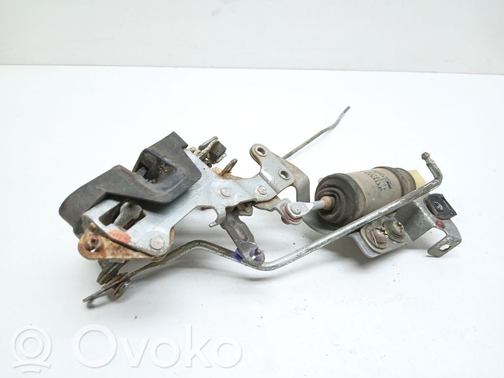 Toyota Corolla E90 Etuoven lukko 