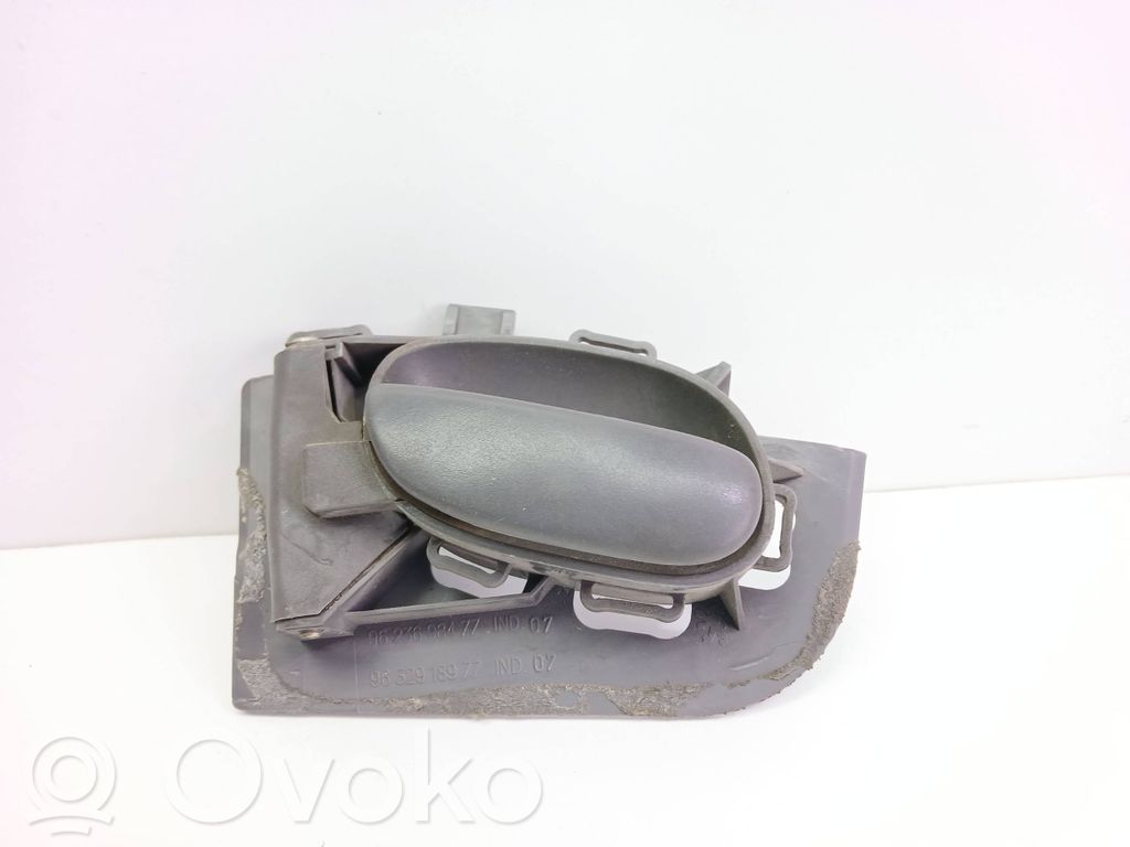 Peugeot 206 Front door interior handle 
