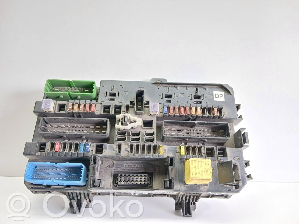 Opel Astra H Módulo de fusible 