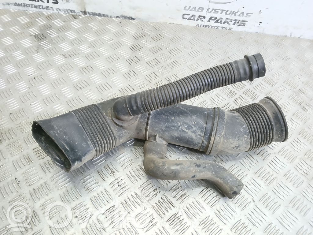 BMW 5 E39 Ilmanoton kanavan osa 