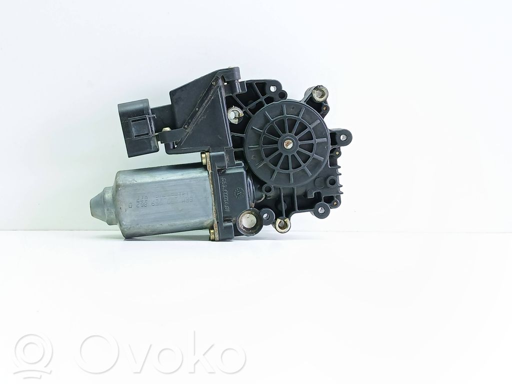 Audi A4 S4 B5 8D Silnik regulatora szyby drzwi przednich 