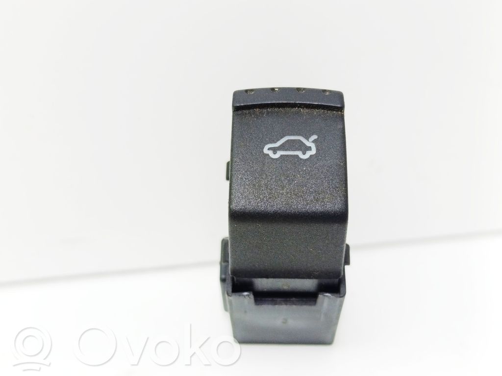 Skoda Superb B5 (3U) Tailgate opening switch 
