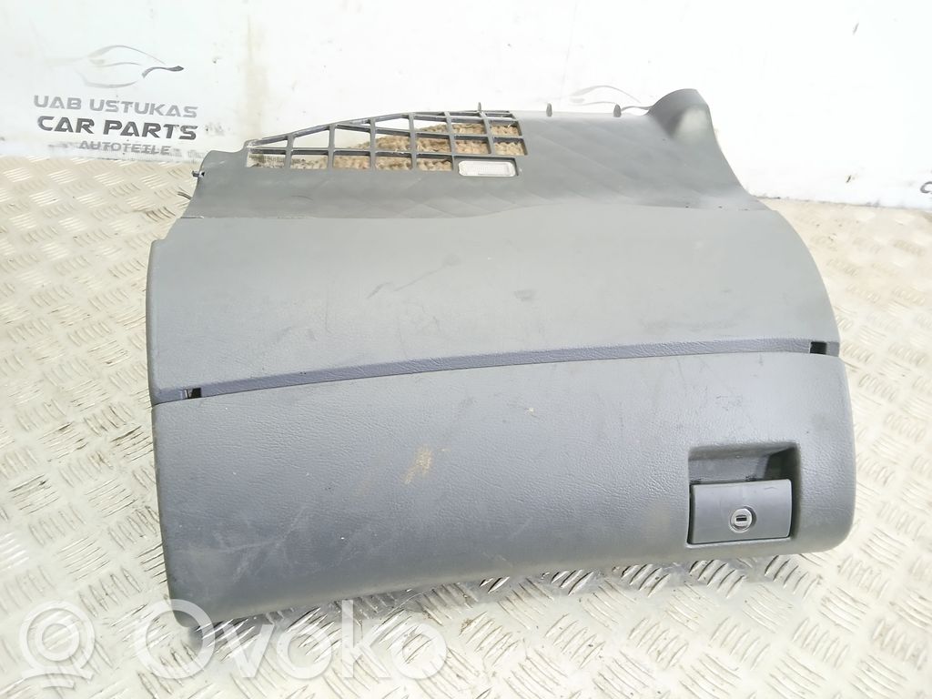 Audi A4 S4 B5 8D Daiktadėžės (bordačioko) komplektas 