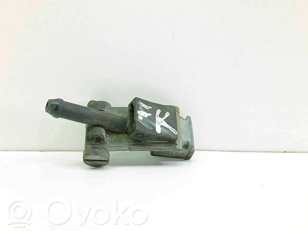 Volkswagen Golf IV Windshield washer spray nozzle 
