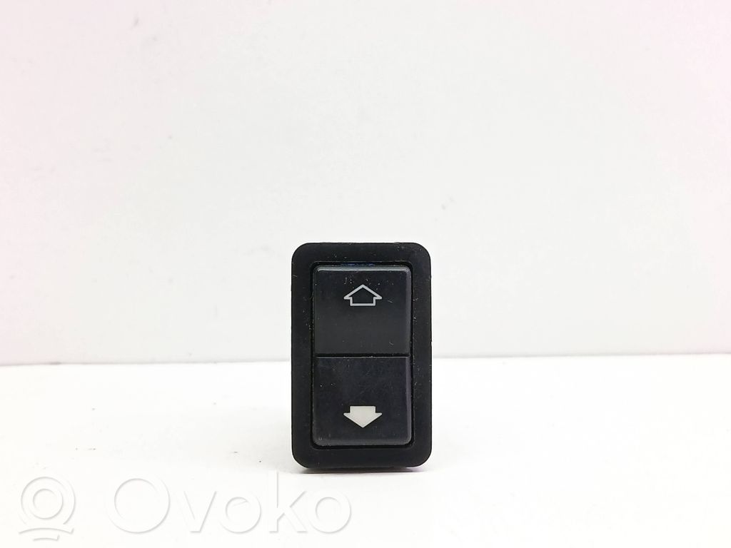 Electric window control switch   8368932