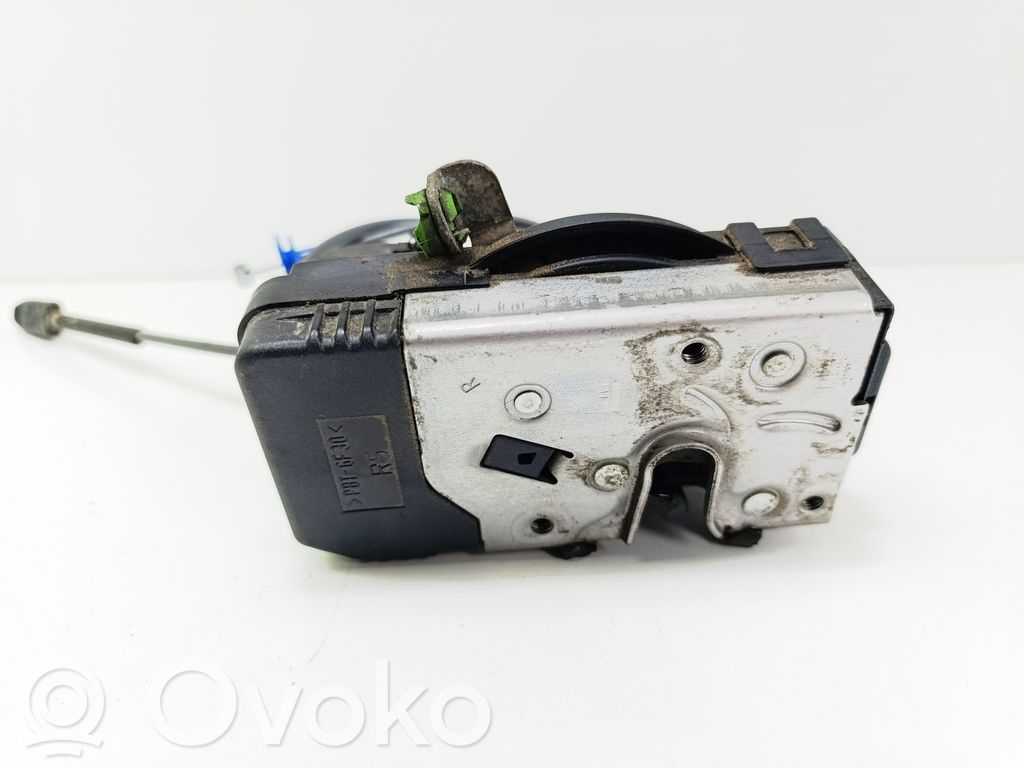 Opel Zafira A Priekšpusē slēdzene 