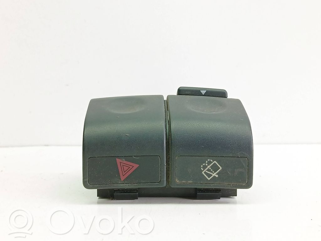 Mitsubishi Colt Botón interruptor de luz de peligro 